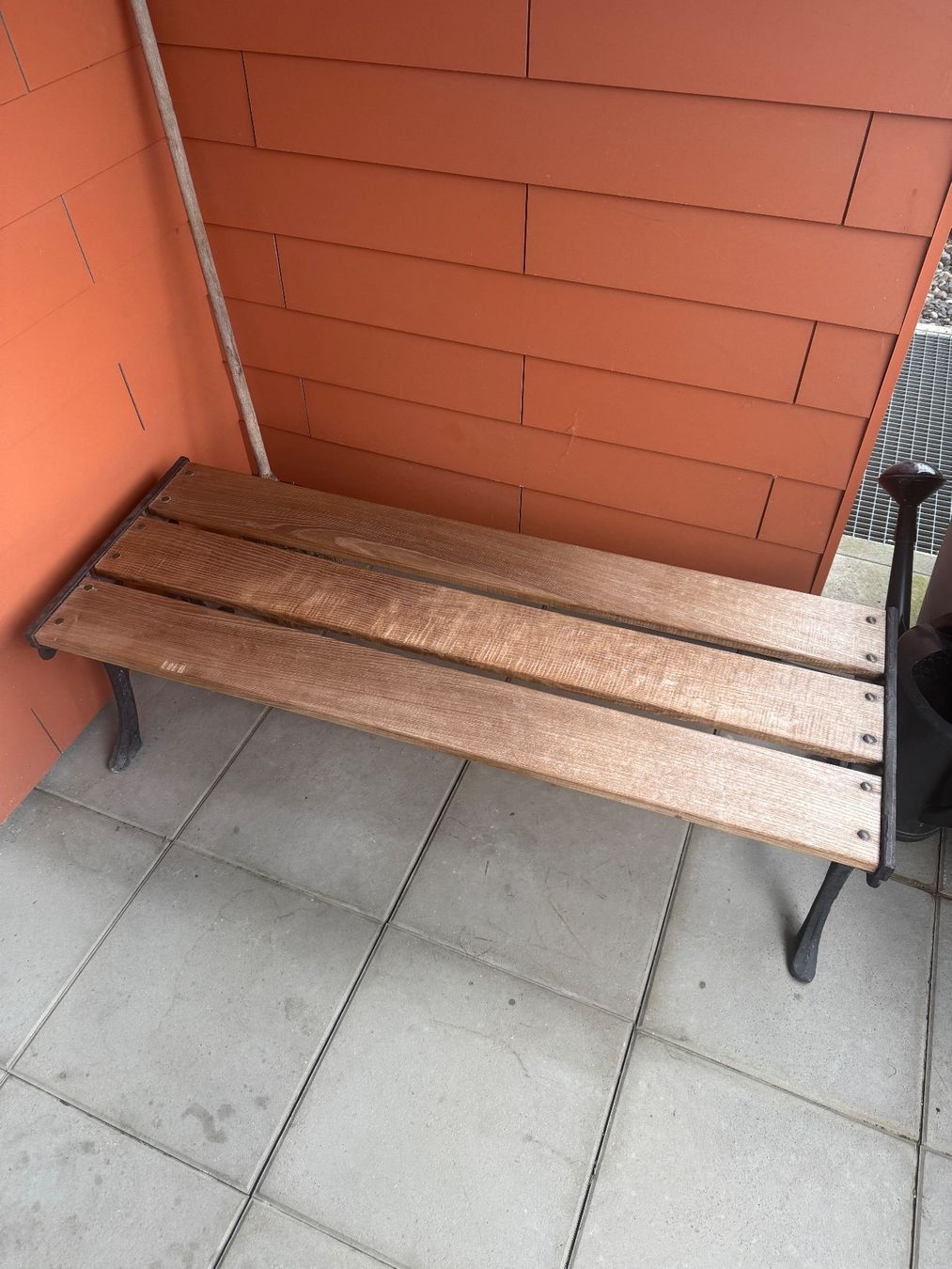 Set di tavolo e panche: Altes Gusseisen Terrassenmöbelset – Usato da Oberriet SG venduto da valentinmattle 2