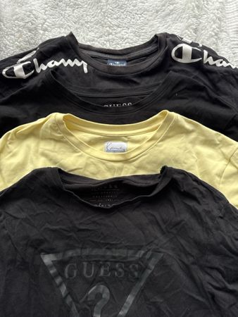 Lot de 4 T-shirts Guess, Champion, Kani. Taille S/M.