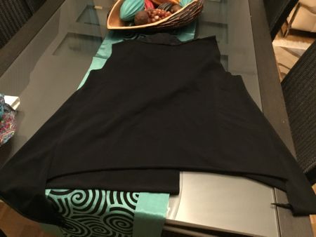 Super originale tunique LUUKAA noire, pleine de détails t.38