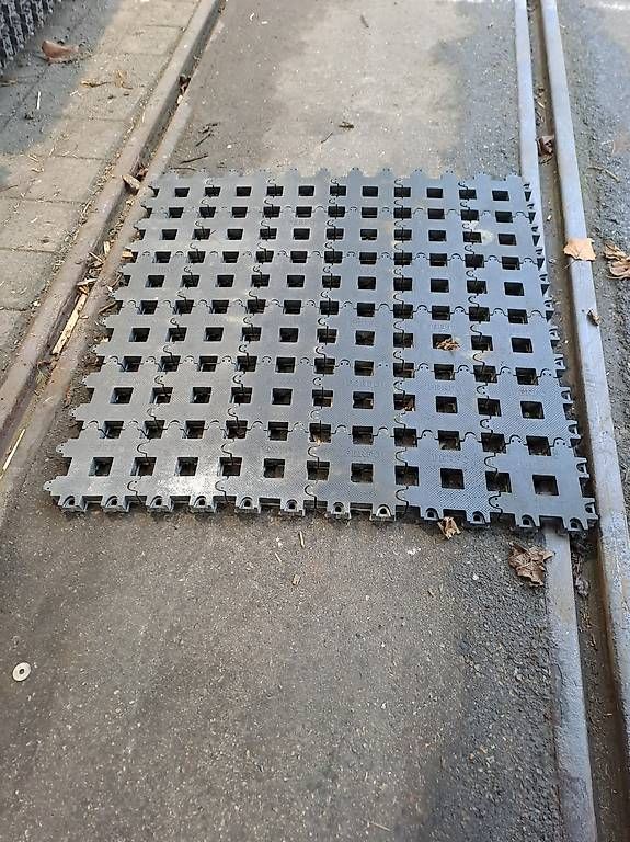 Bodenbeläge: Bodenplatten / Bodenschutz / Parkplatz / Bodengitter – Gebraucht aus Weinfelden von has_np8v