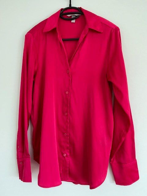 H&M Camicette: Schöne elegante Bluse glänzend,  Grösse XS – Usato da Niederweningen venduto da sho_mb8y
