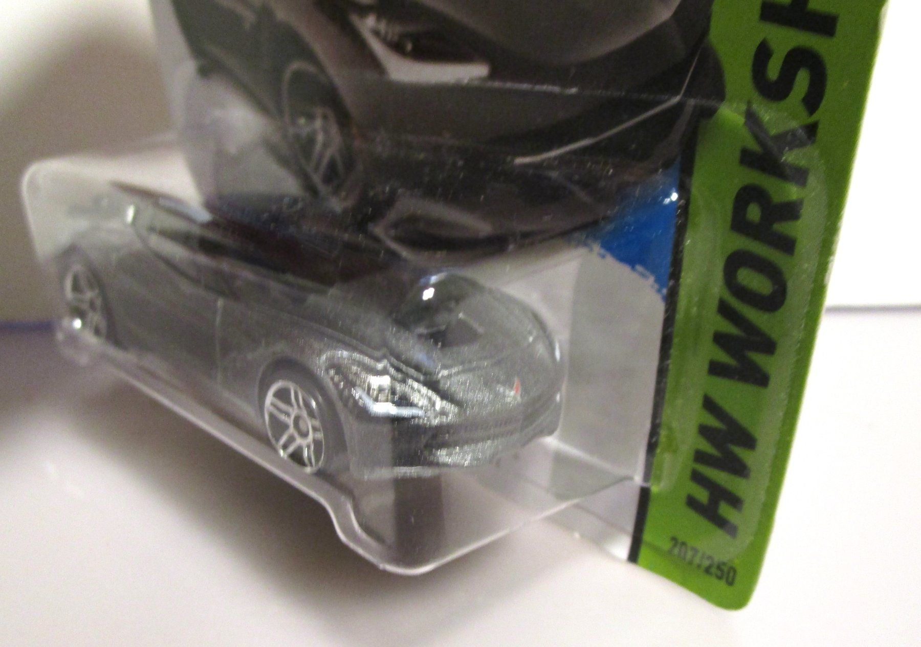 Hot Wheels Voitures modèles: HOT WHEELS 2014 CORVETTE STINGRAY - BFD78 – Neuf avec emballage d'origine à Chêne-Bourg par breno56 1