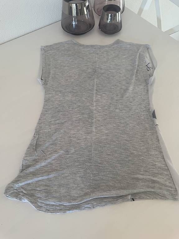 T-shirt: Tshirt mit Print S Zauberstern – Usato da Oberglatt ZH venduto da jul_nhy7 2