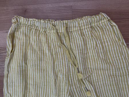 Sommerleichte Hose, gelb-weiss gestreift, Gr. M, neuwertig