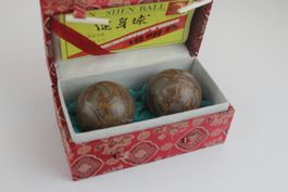 Chinesische Jian Shen Kugeln im Originaletui