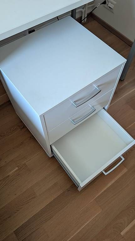 Bureaux: Pult mit Korpus – D'occasion à Luzern par Stoca4 1