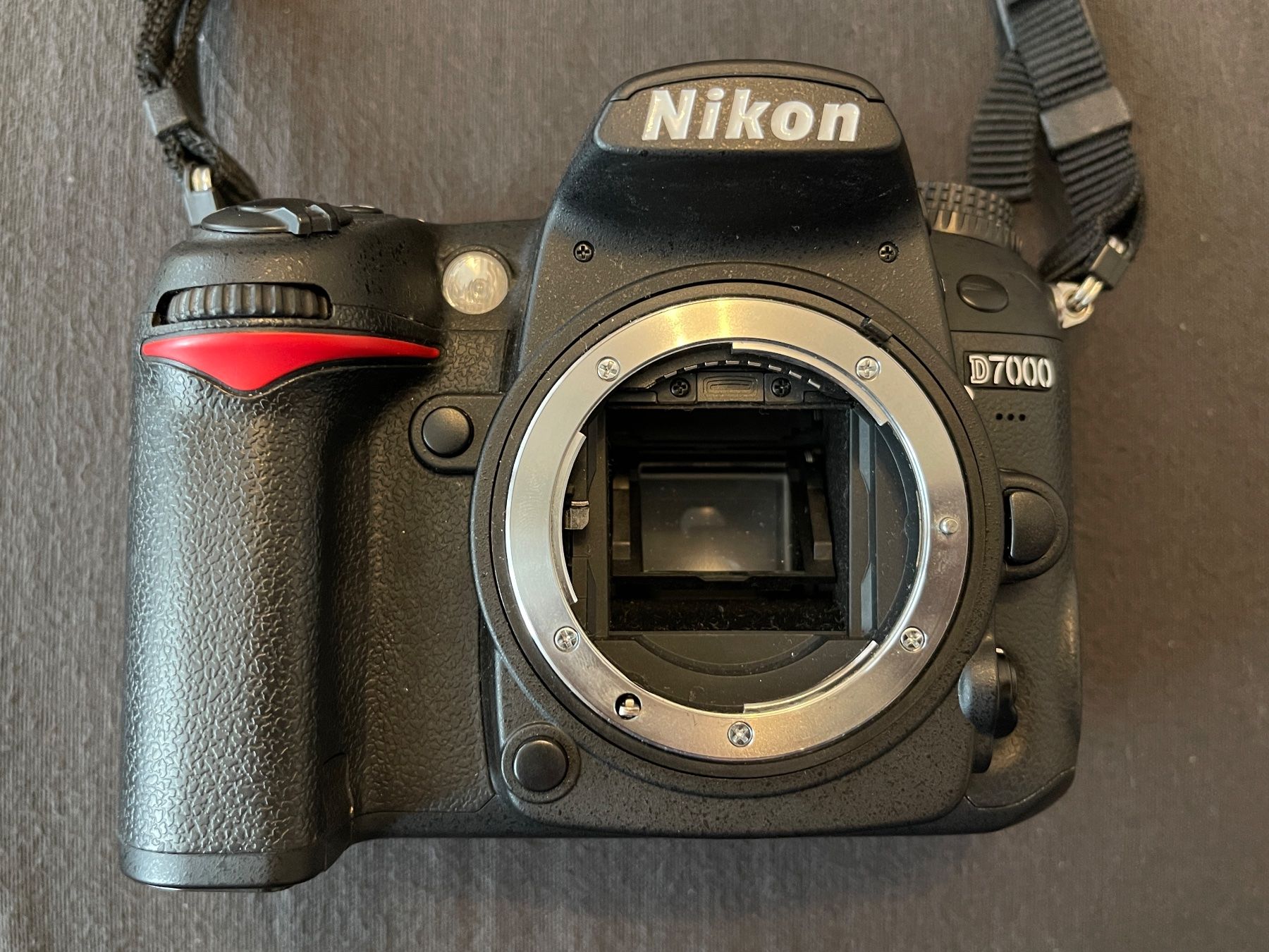 Nikon Fotocamera: Nikon D7000 18-105 VR Kit – Nuovo (secondo la descrizione) da Rapperswil SG venduto da Letas_closet 7