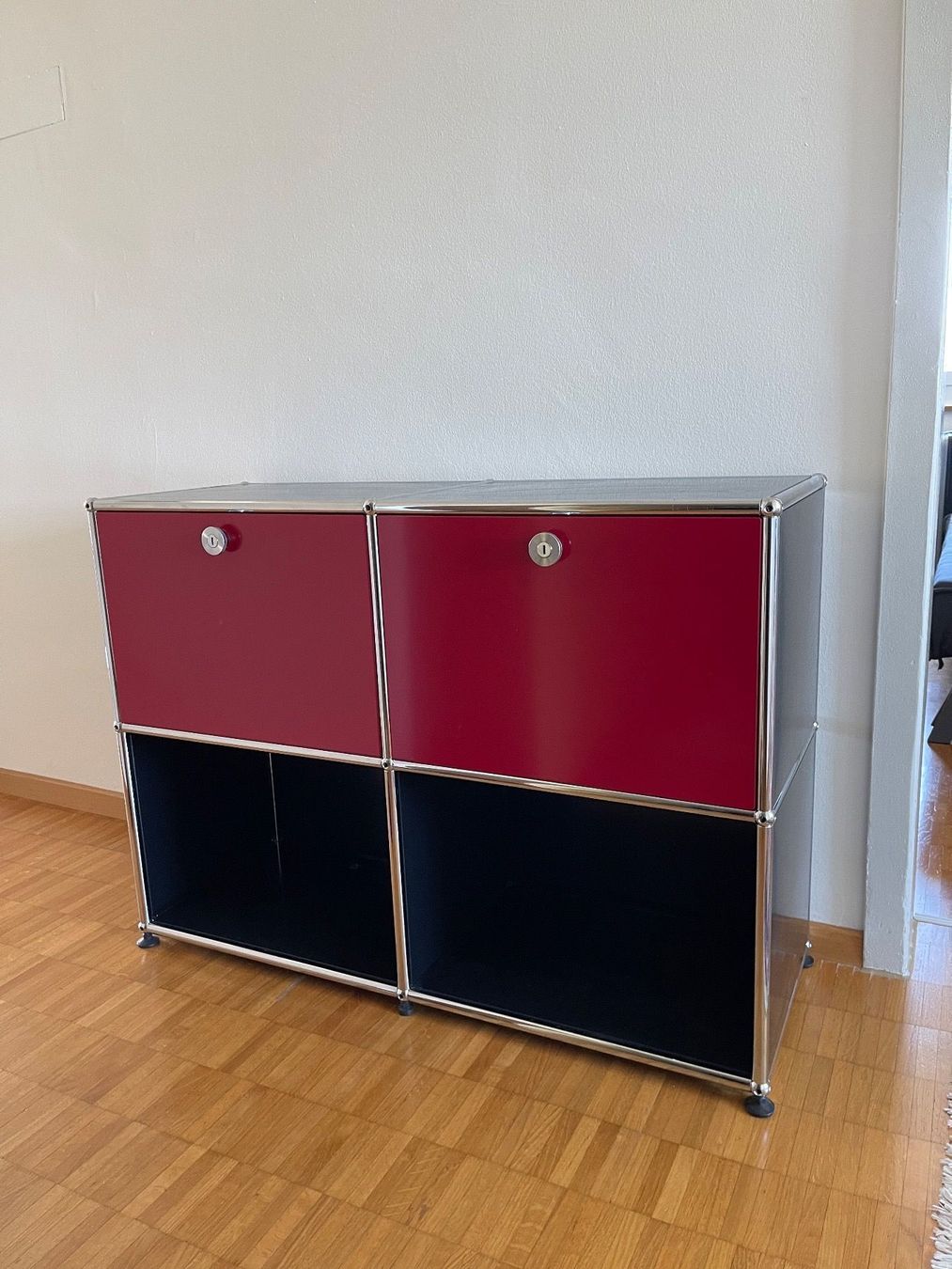 USM Kommoden: USM Sideboard black/Rot Lieferung Gratis – Gebraucht aus Thun von Thuno6 5