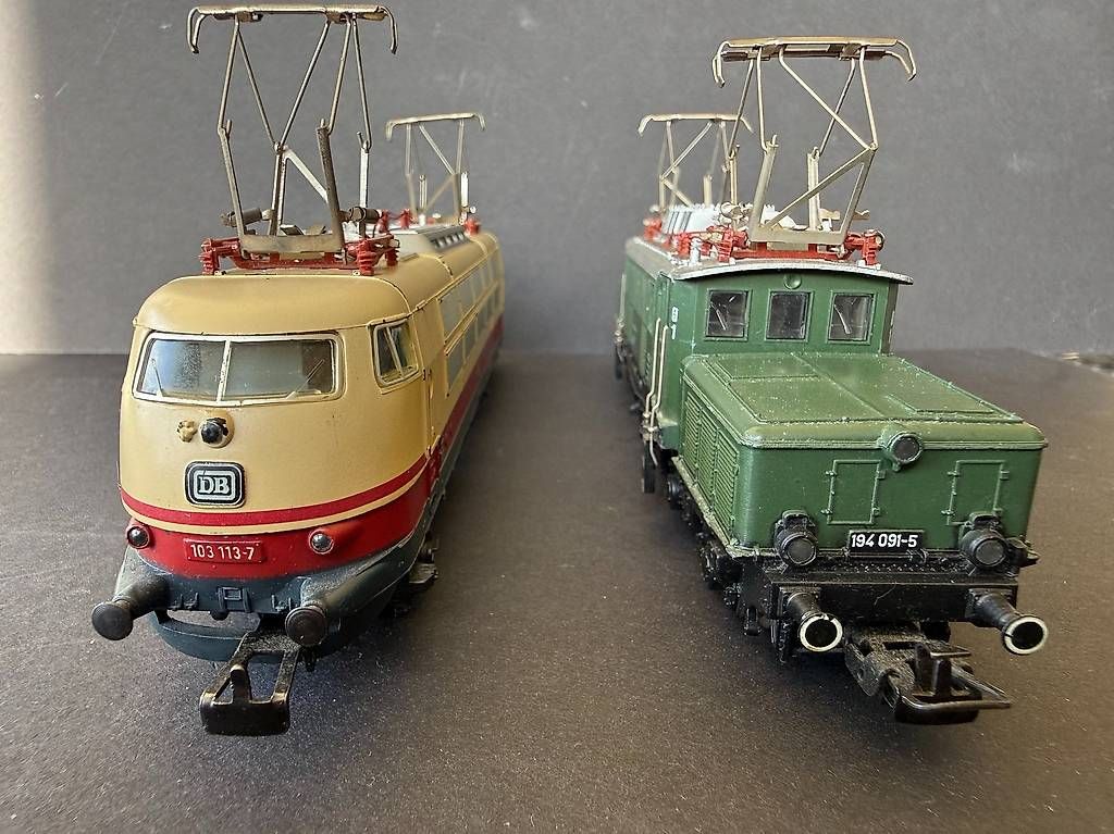 Märklin Modellini di ferrovie: Märklin Elektroloks 3053 und 3322 – Usato da Winterthur venduto da pascalCCS 3