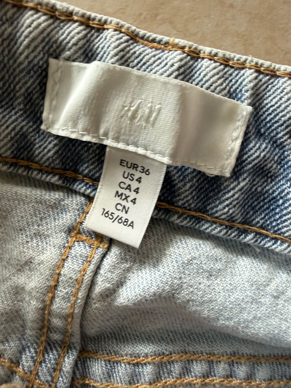 H&M Jeans: Hellblaue Jeans mit Schlag Grösse 36 – Usato da Kirchdorf AG venduto da coco123 2