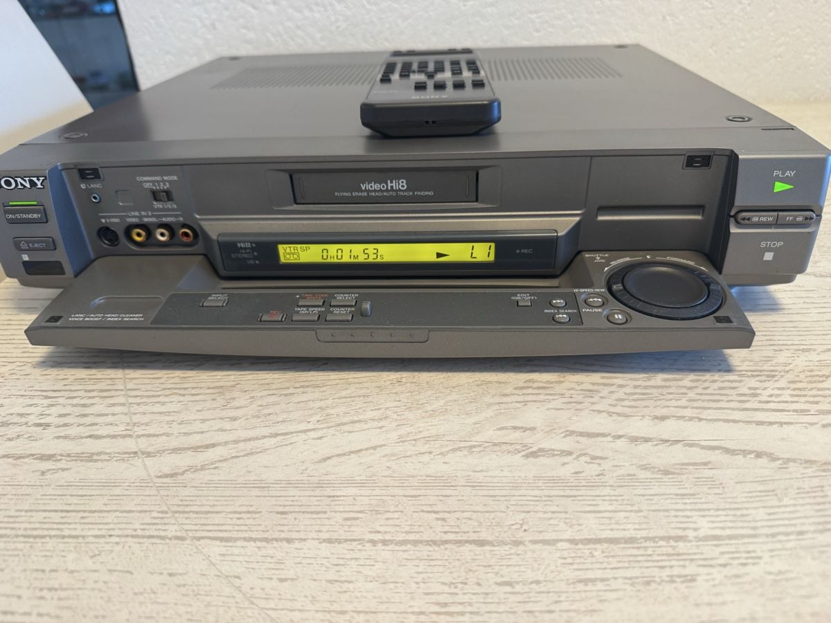 Sony Aufnahmegeräte: Sony EV-C2000E High-End Hi8 Videorecorder – Gebraucht aus Zunzgen von milesdavis76 1