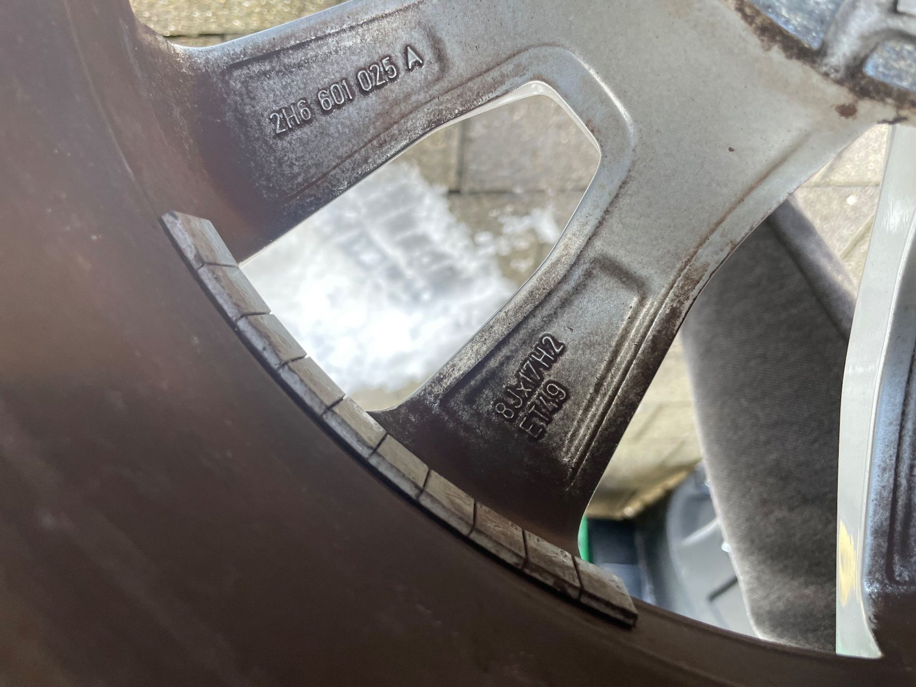 Volkswagen Pneus & Kompletträder: VW 17 Zoll Winter Kompletträder – Gebraucht aus Einsiedeln von VH_ 8