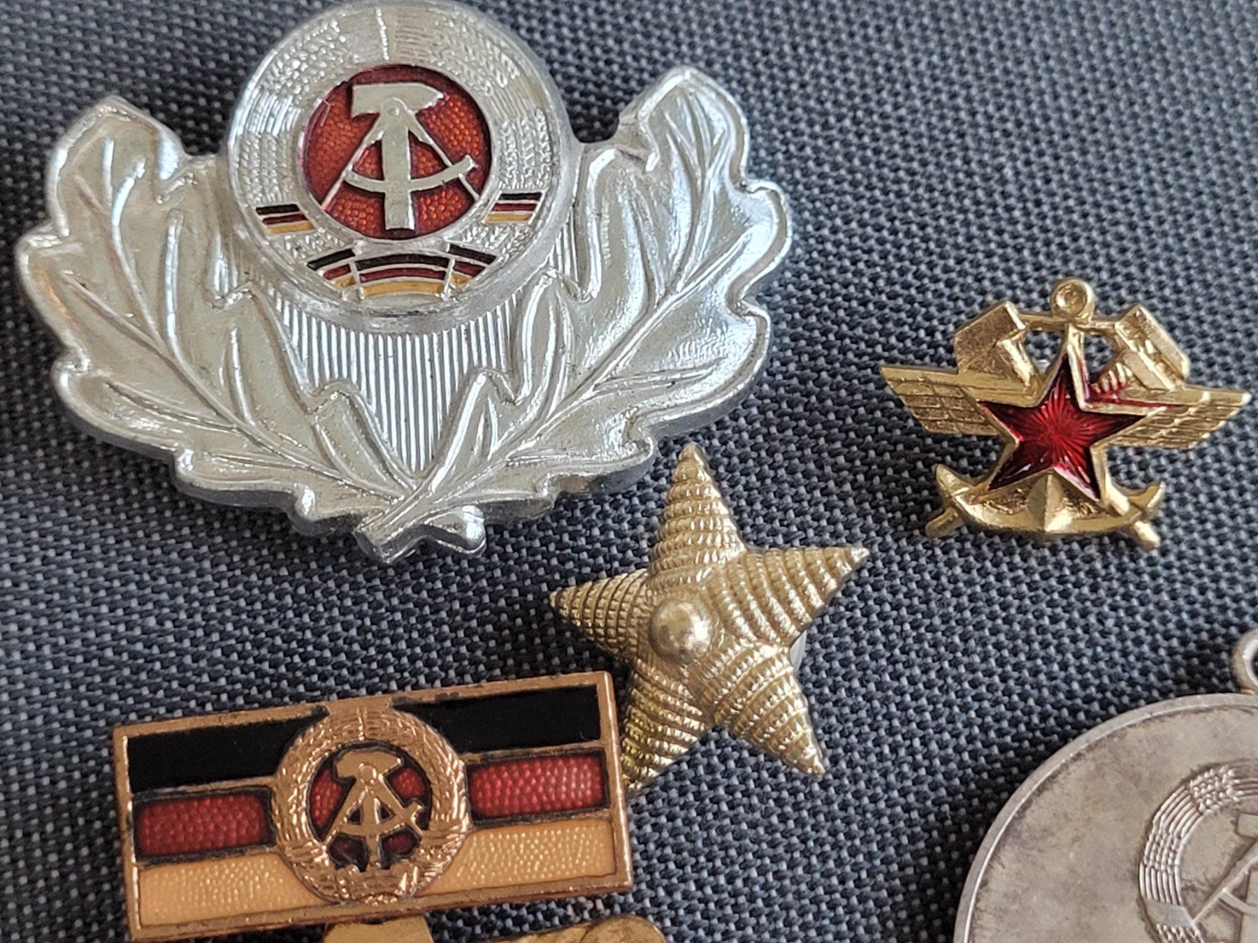 Medaillen: DDR Abzeichen Lot – Gebraucht aus Kriens von KTP 3