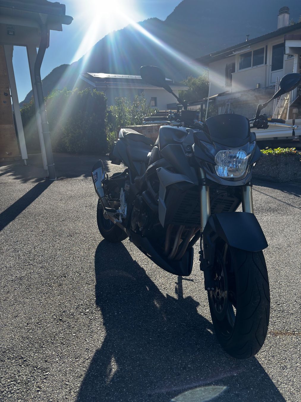 Suzuki Strada: Suzuki GSR 750A – Usato da Vétroz venduto da Erge1