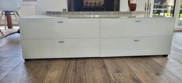 Weisses Lowboard aus Glas/Holz