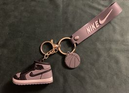 Nike Schlüsselanhänger Set: Sneaker & Basketball –Sammlerst