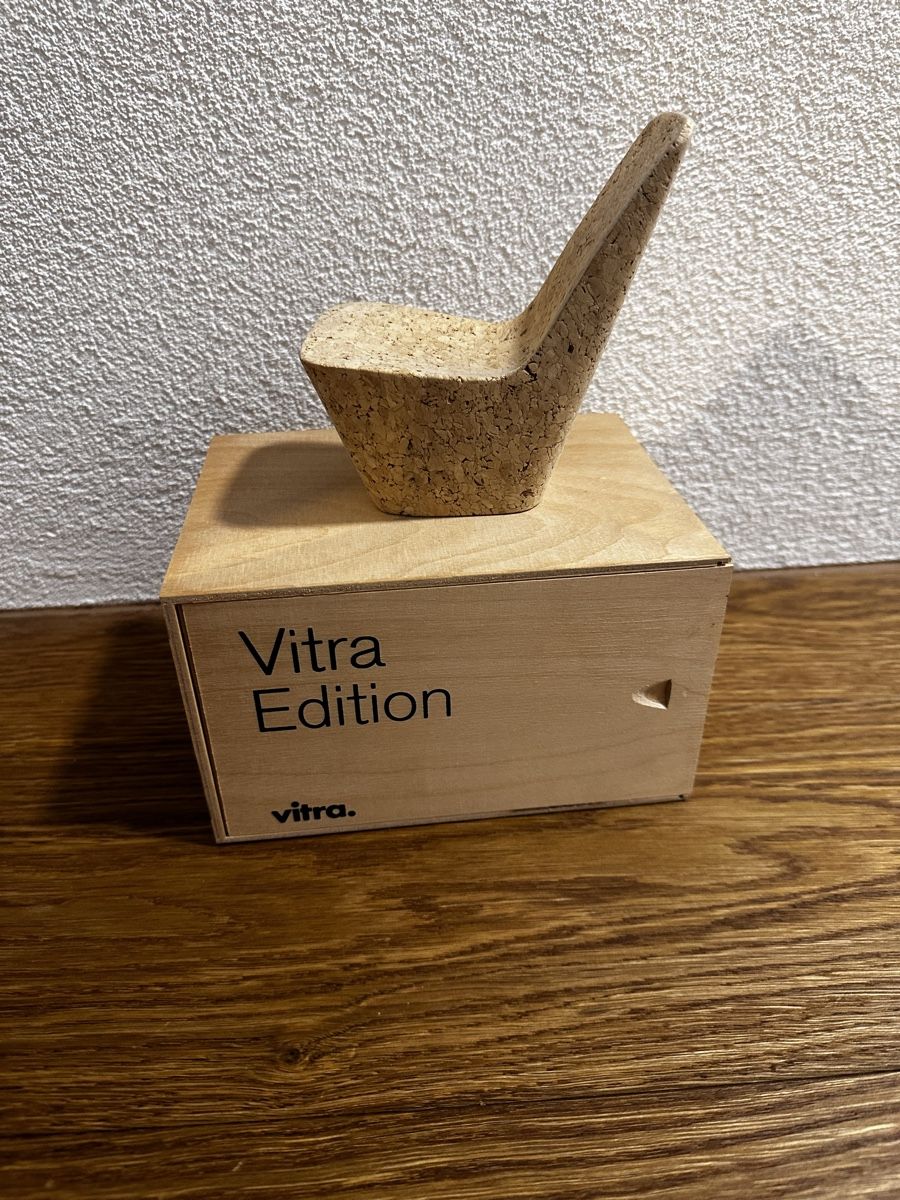 Vitra Tutte le decorazioni: Vitra miniatur chair – Usato da Laufen venduto da BABA812 1