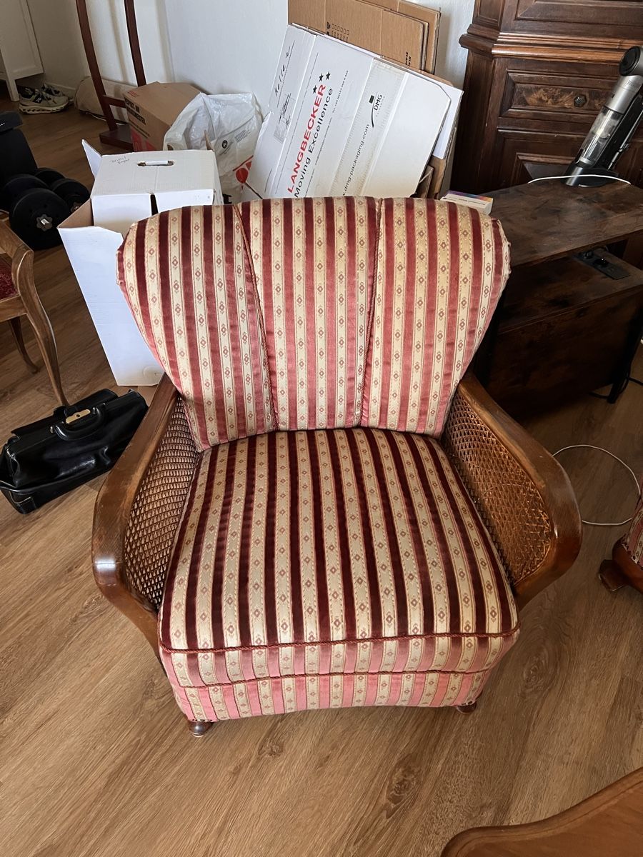 Divani: Sofa, 2 Sessel und Couchtisch Nussbaum mit Intarsien – Usato da Luzern venduto da masch65 1