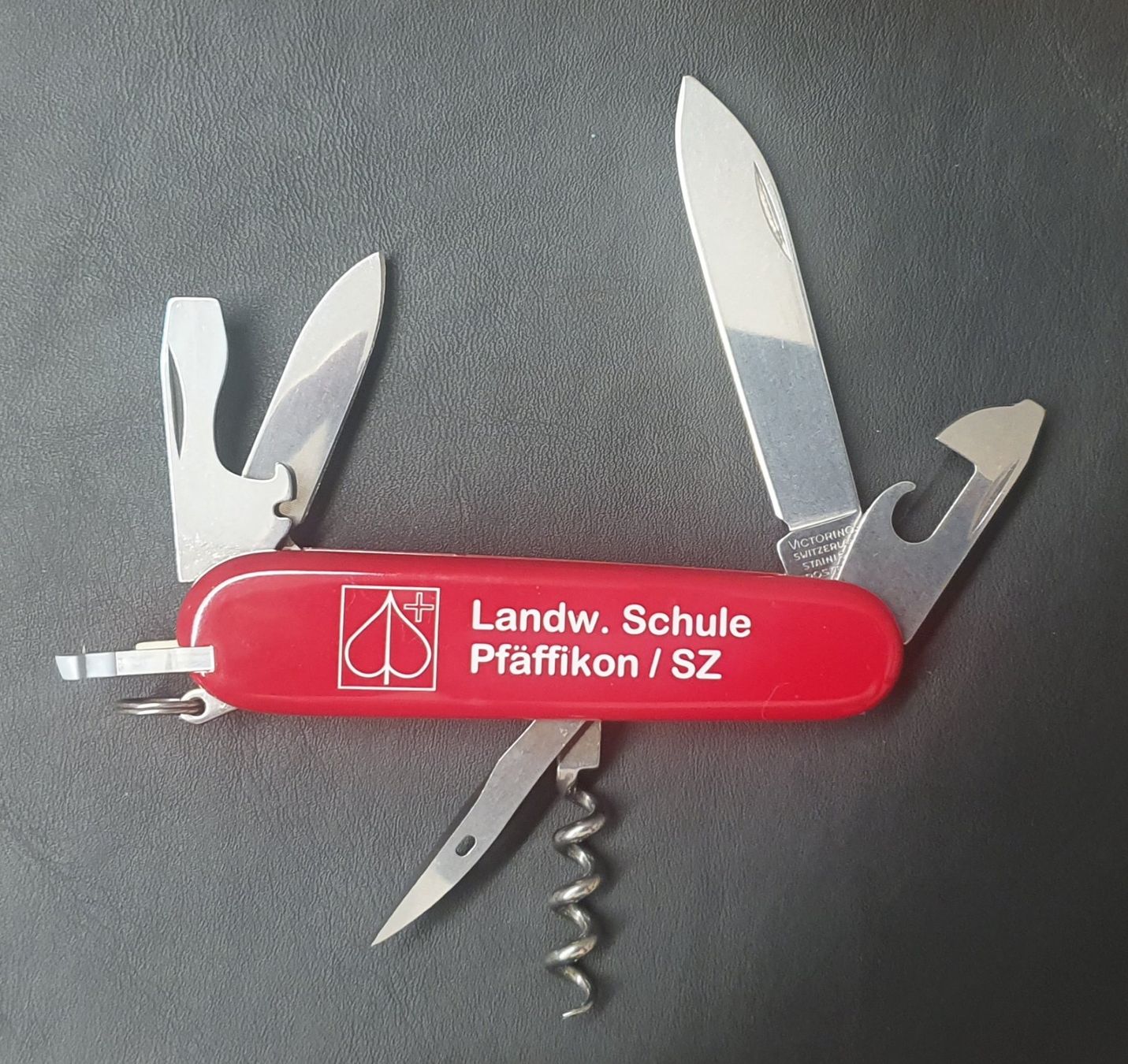 Victorinox Coltelli tascabile: 4 Victorinox Sackmesser mit Logo – Nuovo (secondo la descrizione) da Härkingen venduto da MarianneSi 6