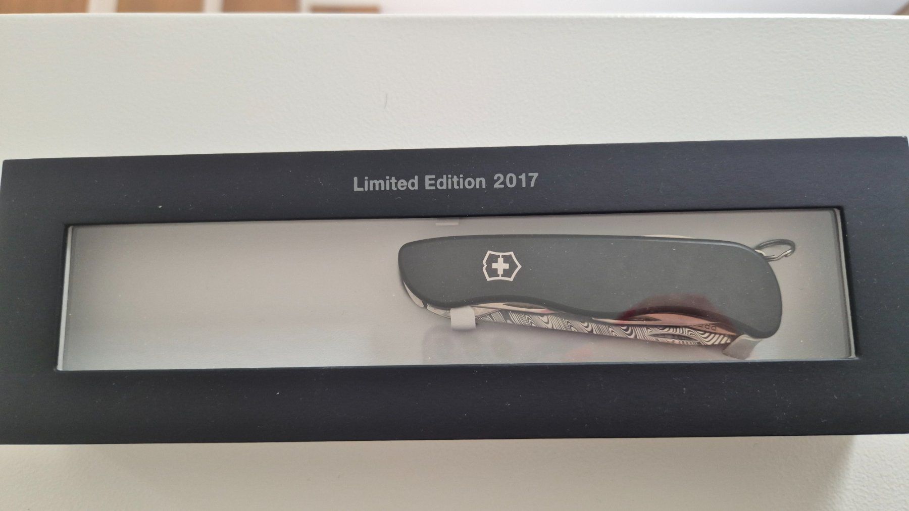 Victorinox Taschenmesser: Victorinox 2017 Limited Edition Damastmesser – Neu und originalverpackt aus Rhäzüns von Line85