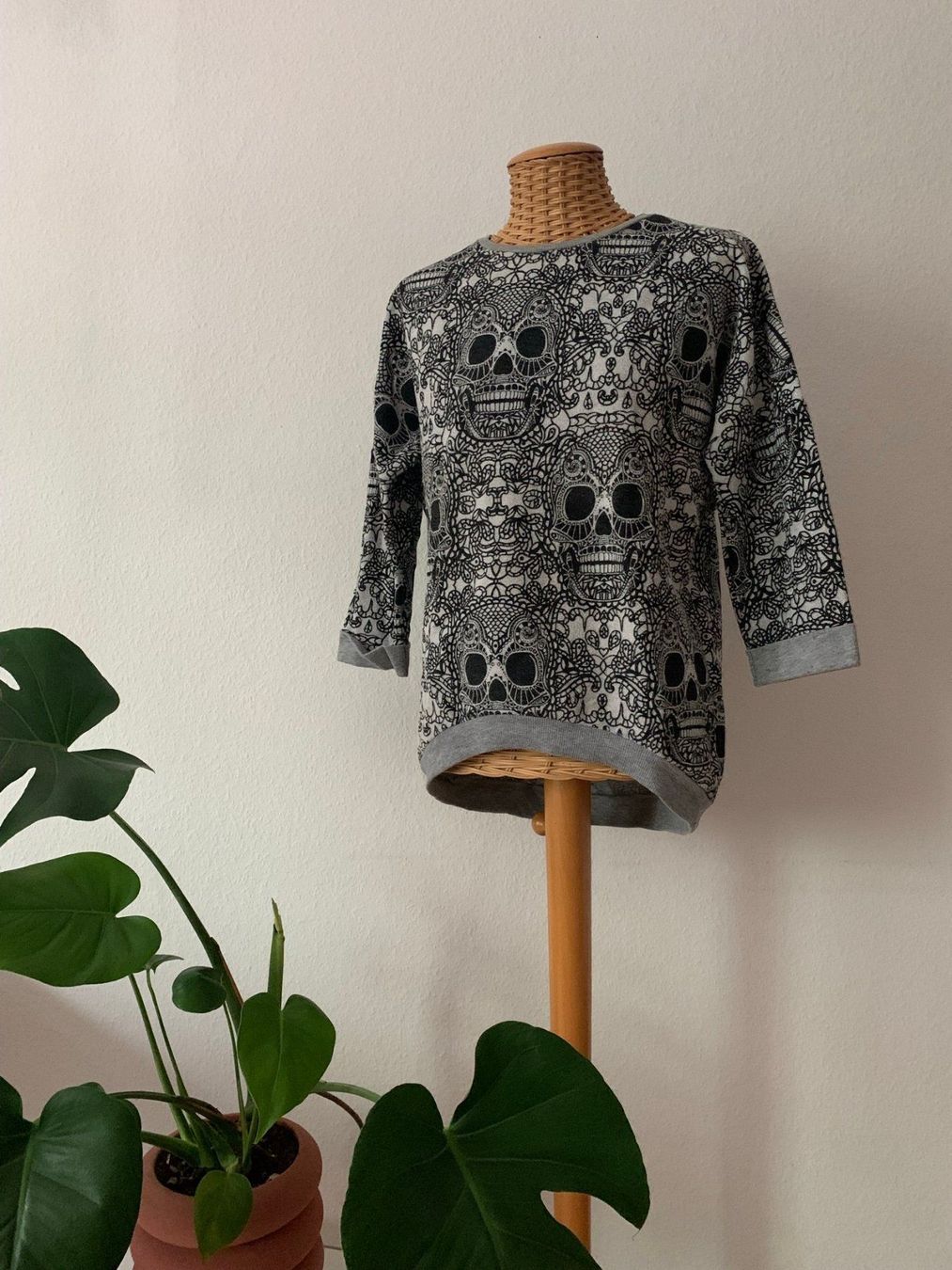 Pullover & Sweatshirts: TOPSHOP - Pullover mit Totenköpfen 34 – Gebraucht aus Zürich von Diazaio 3