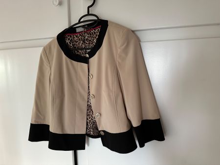 Leichter kurzer Damenblazer beige/schwarz Gr.36