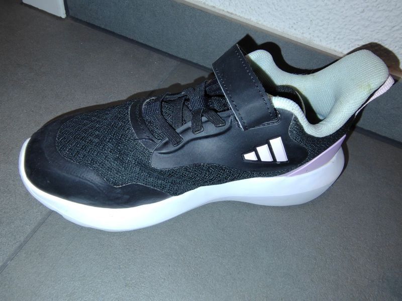 Adidas Scarpe per ragazze: Adidas Hallenschuhe/Sneaker - Gr. 32 – Usato da Oberhofen AG venduto da iitf2020 2
