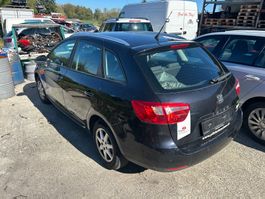 Seat Ibiza Kombi schwarz mit Hagelschaden defekt