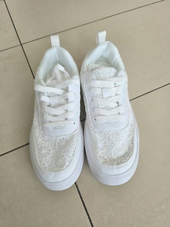 Scarpe per ragazze: Sneaker weiss mit Stoff – Usato da Dierikon venduto da fel_kt9h 1