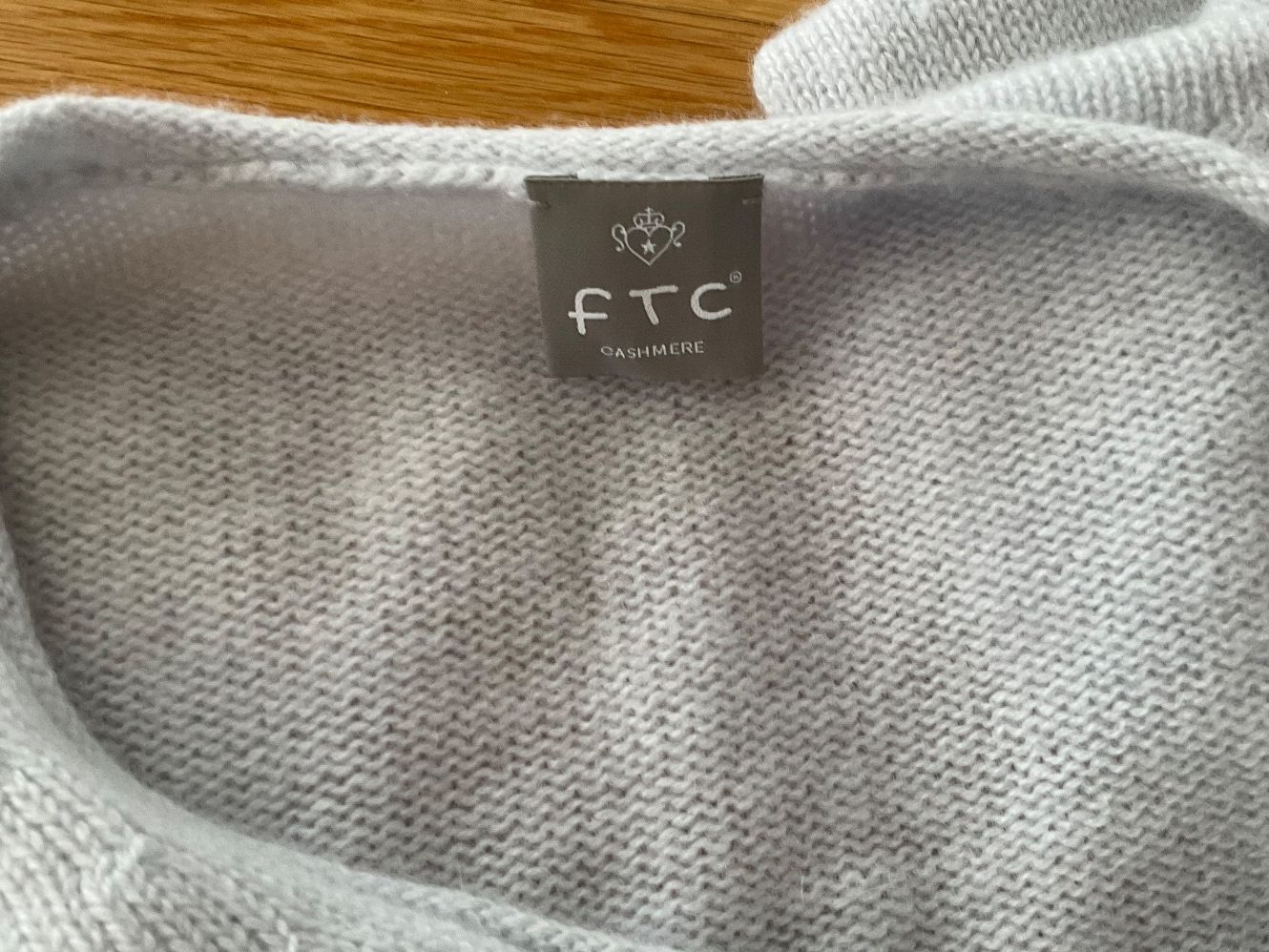 FTC Maglioni & Felpe: FTC V-AUSSCHNITT (mit Rollkante) Kaschmir PULLOVER Gr. L – Usato da Zufikon venduto da AGLAOPHOTIS 2
