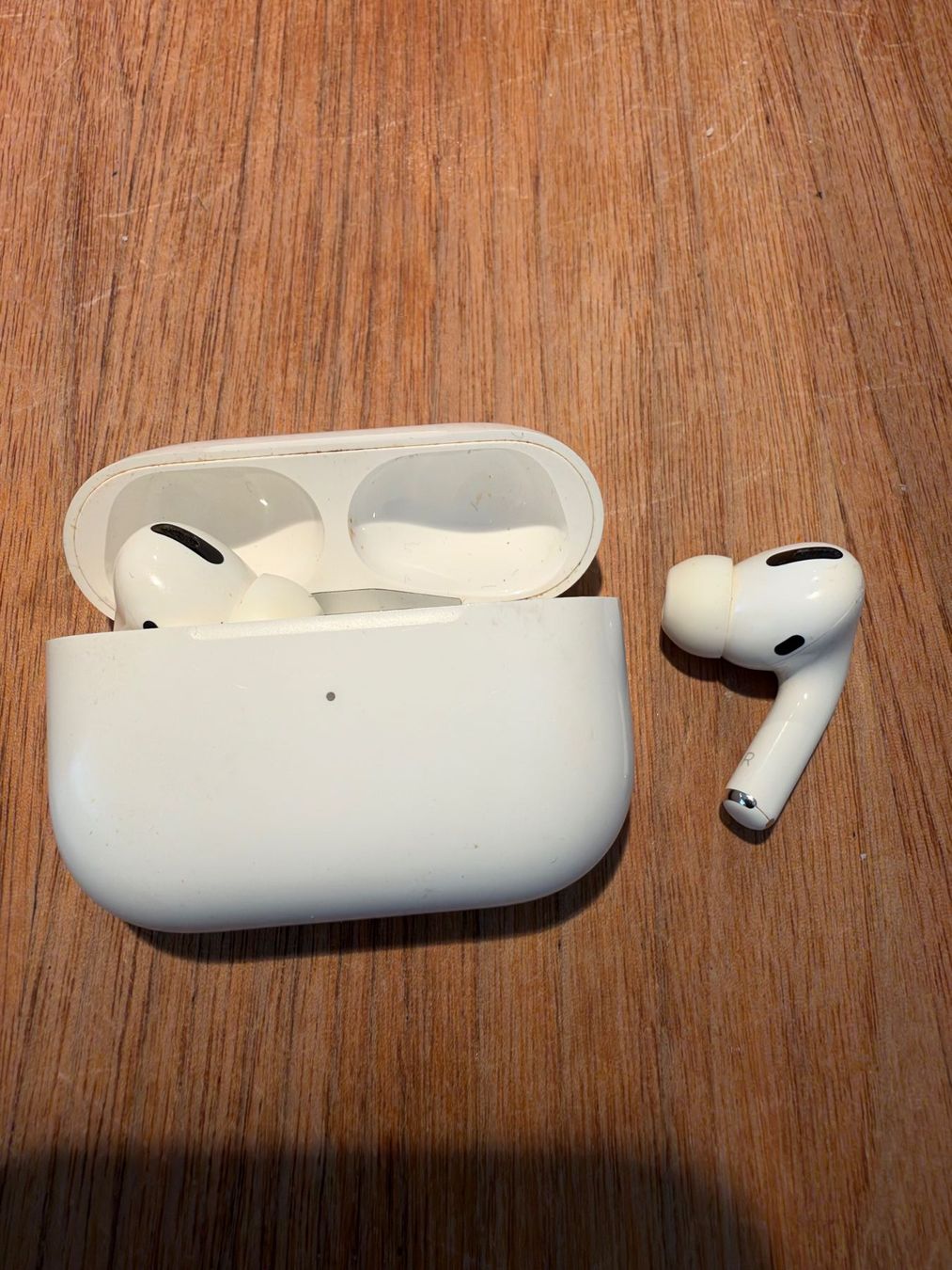 Apple Cuffie: Apple AirPods Pro 1.Generation mit MagSafe Ladecase – Usato da Wettingen venduto da 194073riner 1