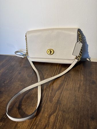 Coach Ledertasche, neuwertig, tolle Farbe für den Sommer!