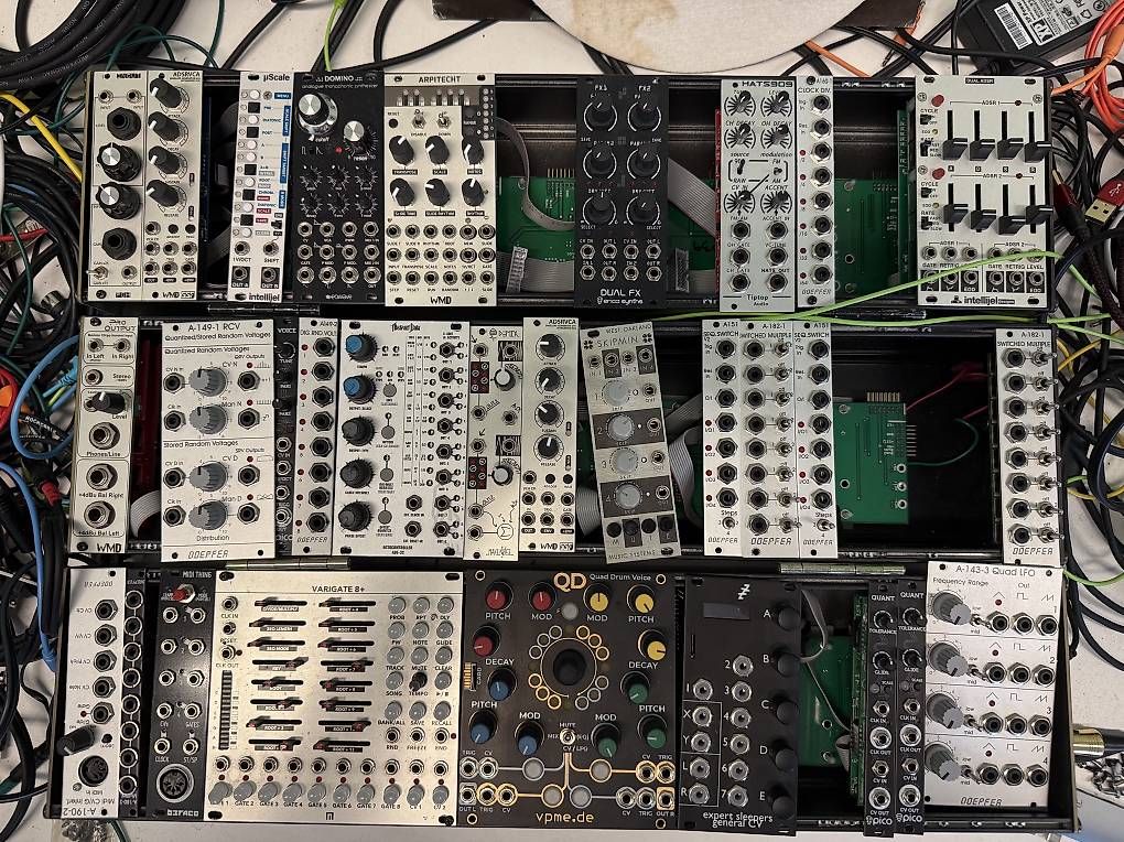 Strumenti musicali: Diverse Euro Rack Modular – Usato da Zürich venduto da sk222