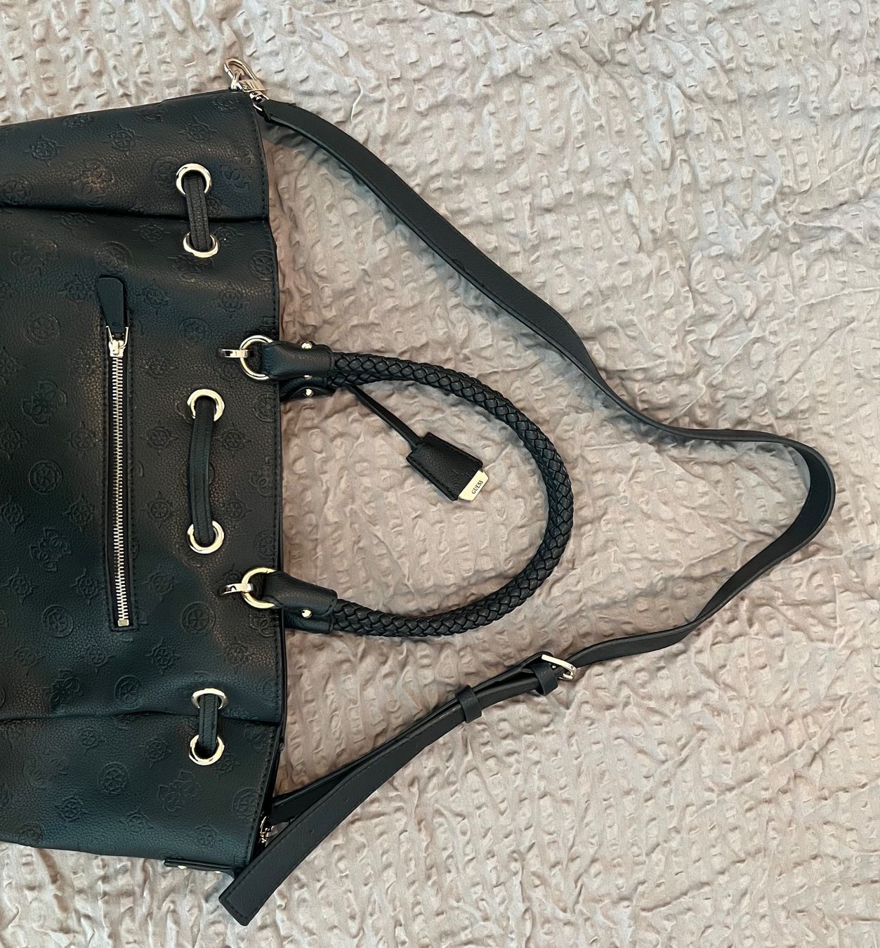 Guess Sacs femmes: GUESS Tasche – D'occasion à Widnau par Lara___. 4