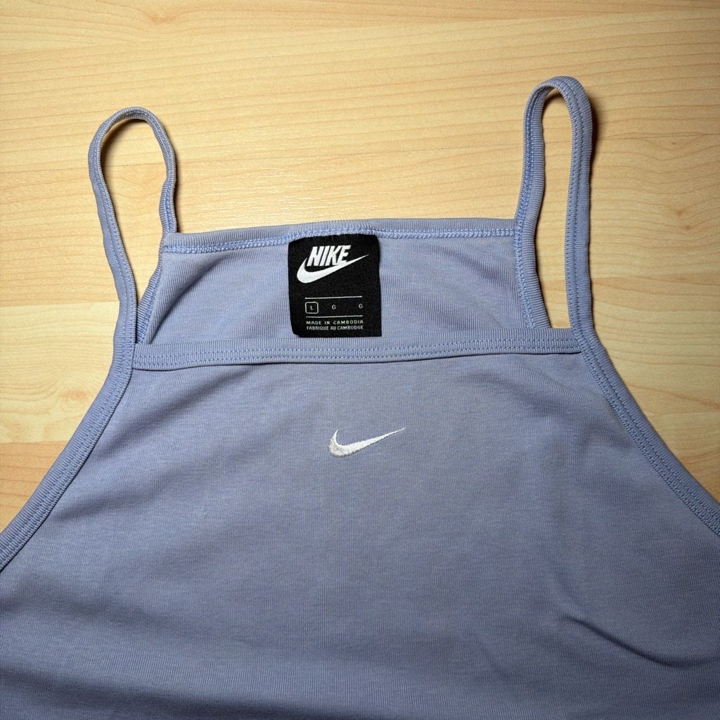 Top: Nike Lavender Crop Top - Summer Essential, Size L – Usato da St. Gallen venduto da ber_82p9 1