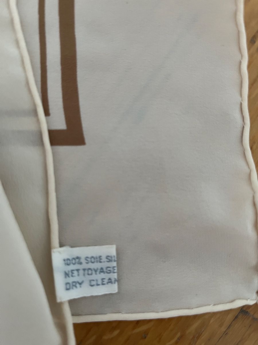 Dior Foulard & Sciarpe: Carré soie Dior fleur – Usato da Mont-sur-Lausanne venduto da Pioutch 2