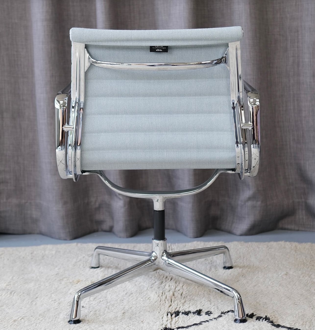 Vitra Sedie: Vitra EA 108 Aluminium chair Eames – Usato da Bern venduto da Zmodern_CON 5