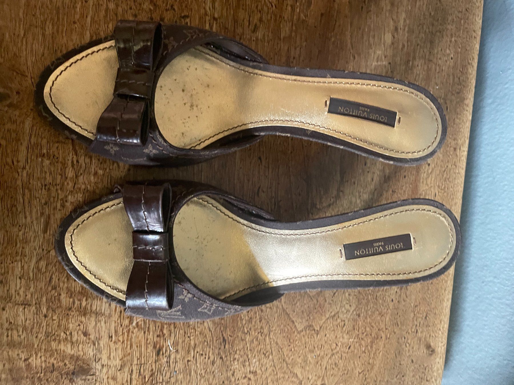 Louis Vuitton Chaussures femmes: Louis Vuitton Monogram Segeltuch Mules clogs Grösse 40 – D'occasion à Bern par Rigoler