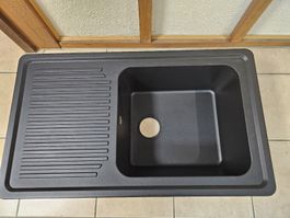 Küchenspüle und Armaturen
