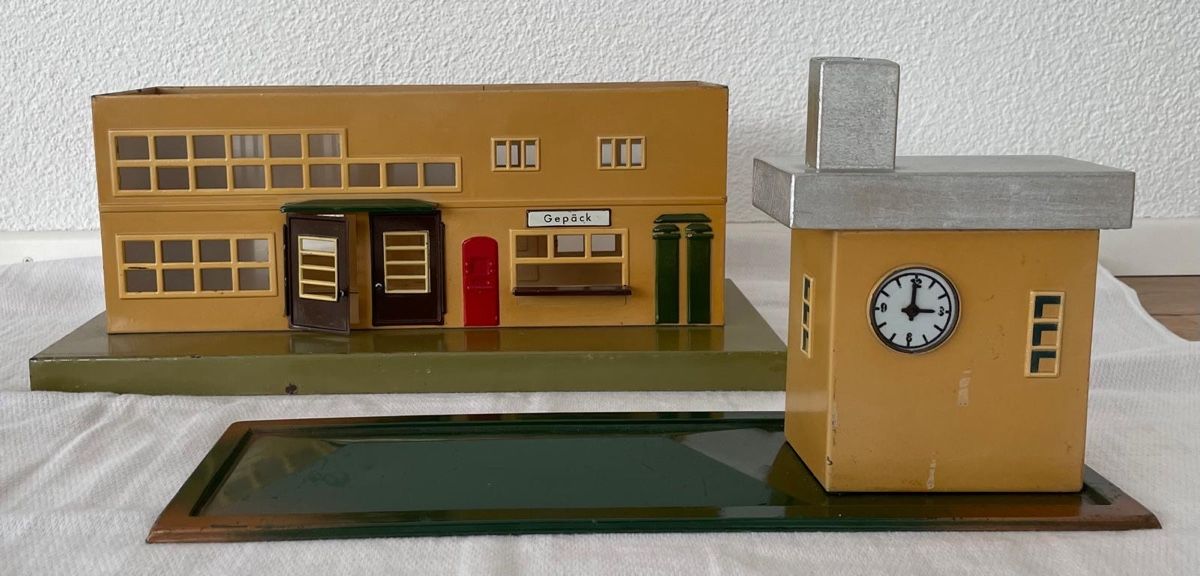 Märklin Modellini di ferrovie: Bahnhof von Märklin Eisenbahn Spur 0 – Usato da Buchs AG venduto da sasami01 3