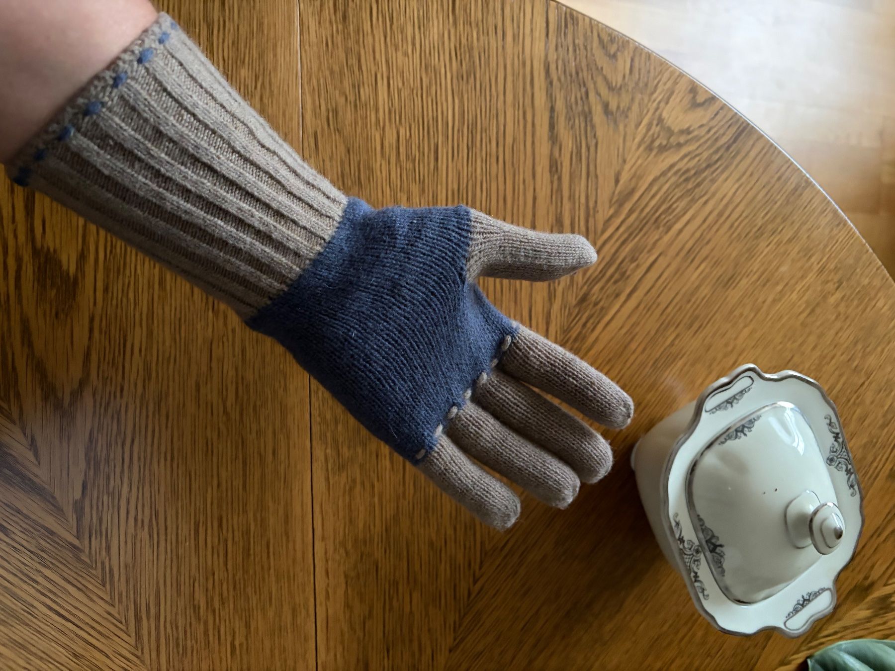 Moschino Gants & mitaines : Moschino Wool Gloves – D'occasion à Luzern par AM2nd 1