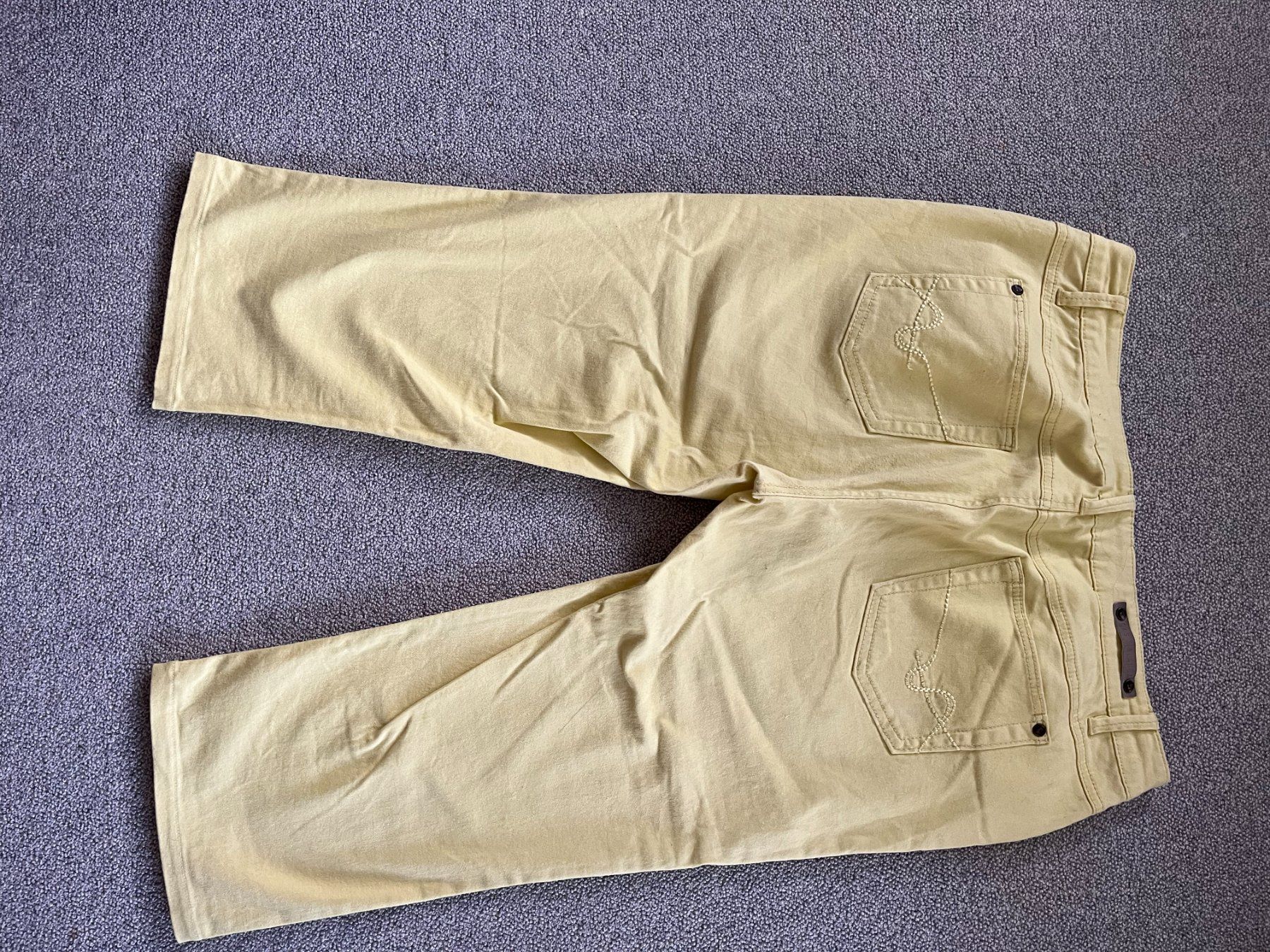 Pantaloni: Gelbe 3/4 Hose Gr 42 – Usato da Kleindöttingen venduto da nev_tn7c 3