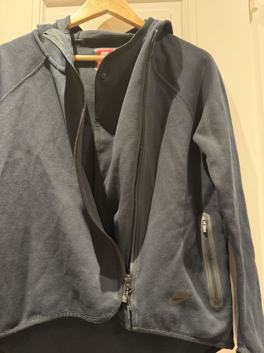 Nike Giacche: Nike Black Tech Jacket with Thumb Holes, Size S – Nuovo (secondo la descrizione) da Genève venduto da jud_xrl8 2
