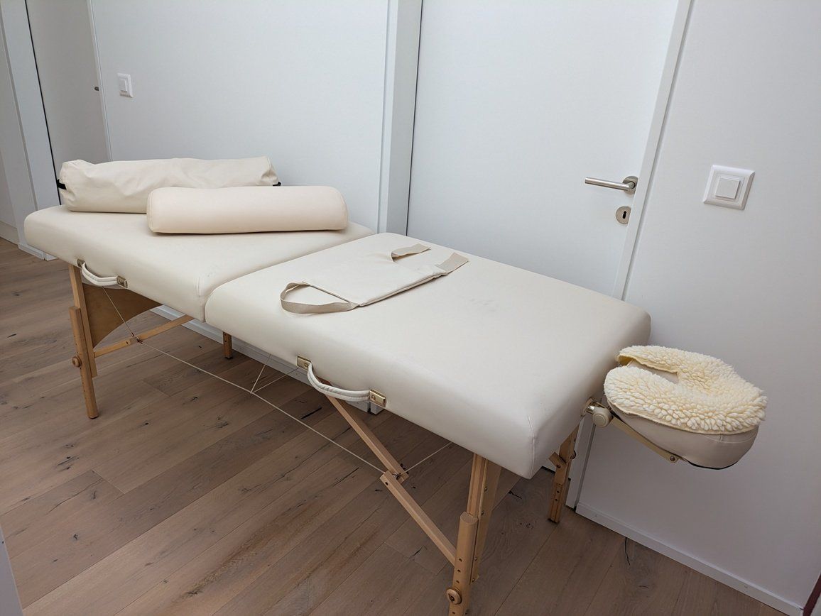 Kosmetik-& Massageliegen: Massageliege – Gebraucht aus Ennetmoos von Nastor3