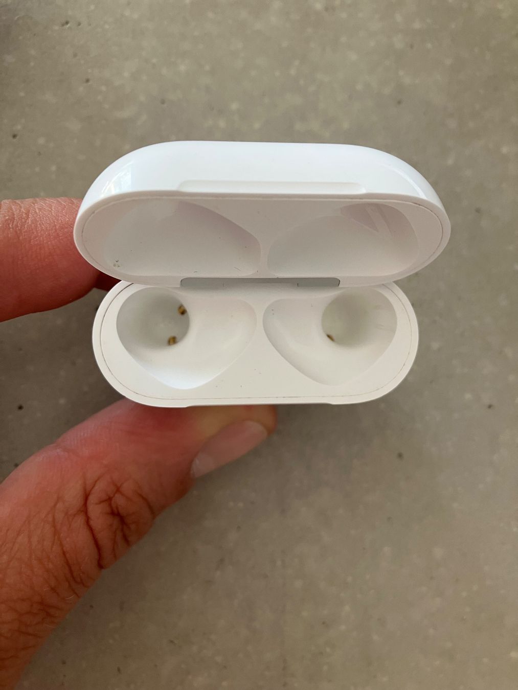 Apple Casques audio: APPLE AIRPODS 4 CASE – D'occasion à Lausanne par mr.v 3