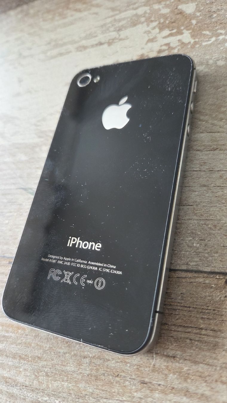 Apple Telefoni cellulari / Smartphones: iPhone 4 schwarz – Difettoso da Beringen venduto da JoeyAppenzeller 1