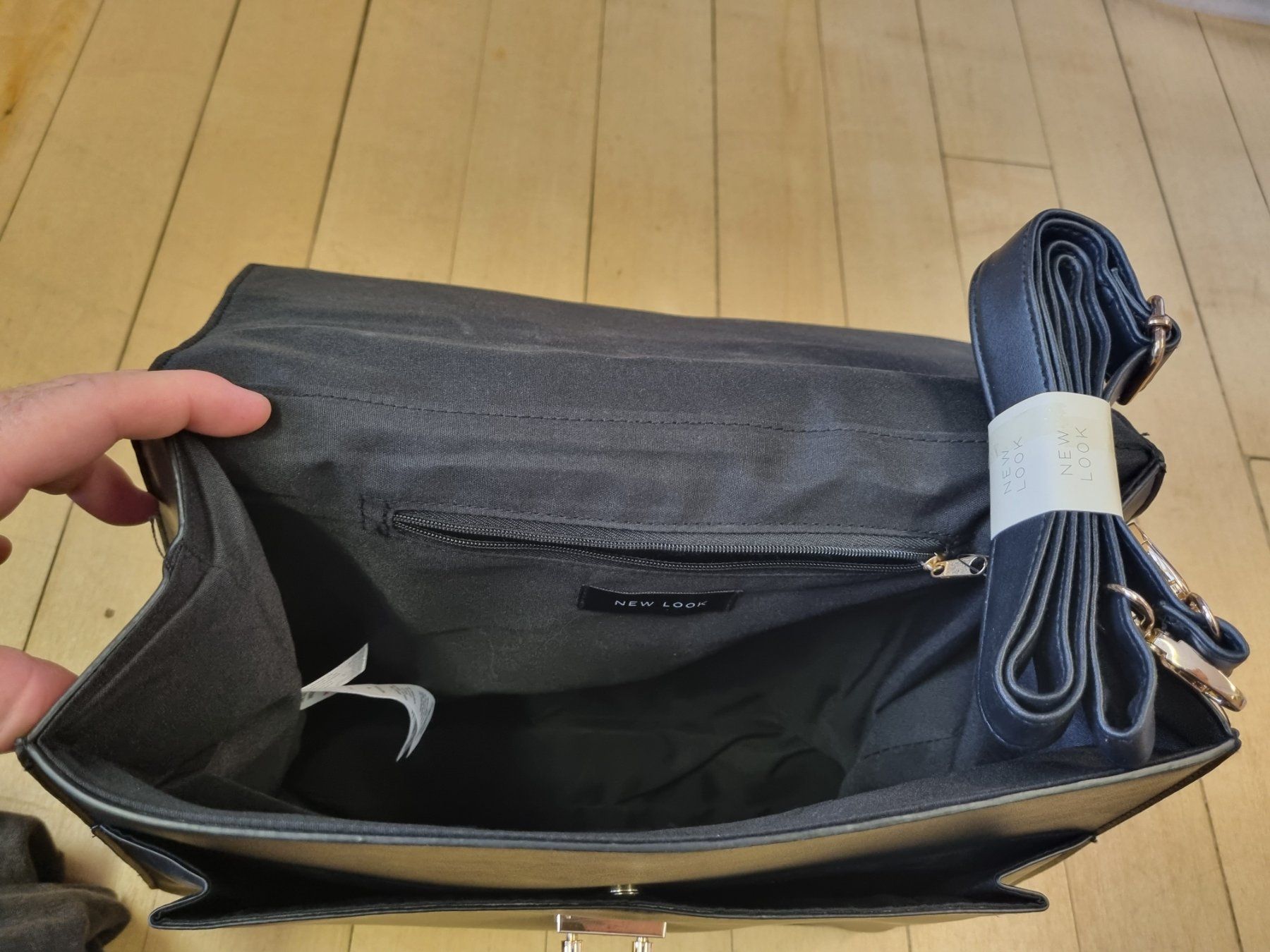 Taschen für Damen: New look Handtasche neu – Gebraucht aus Schönenwerd von Chez_Mimi 5
