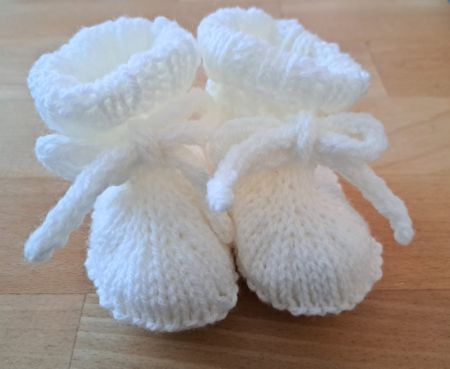 Handgestrickte Babyschuhe / Babyschühchen, Wolle, Weiss