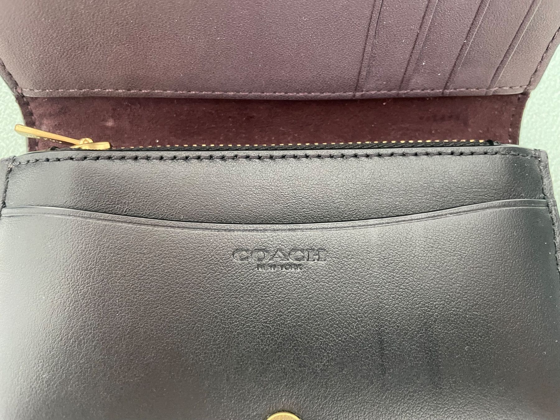 Coach Portafogli: Coach ESSENTIAL SLIM CARD CASE – Usato da Baar venduto da Chrila3 3