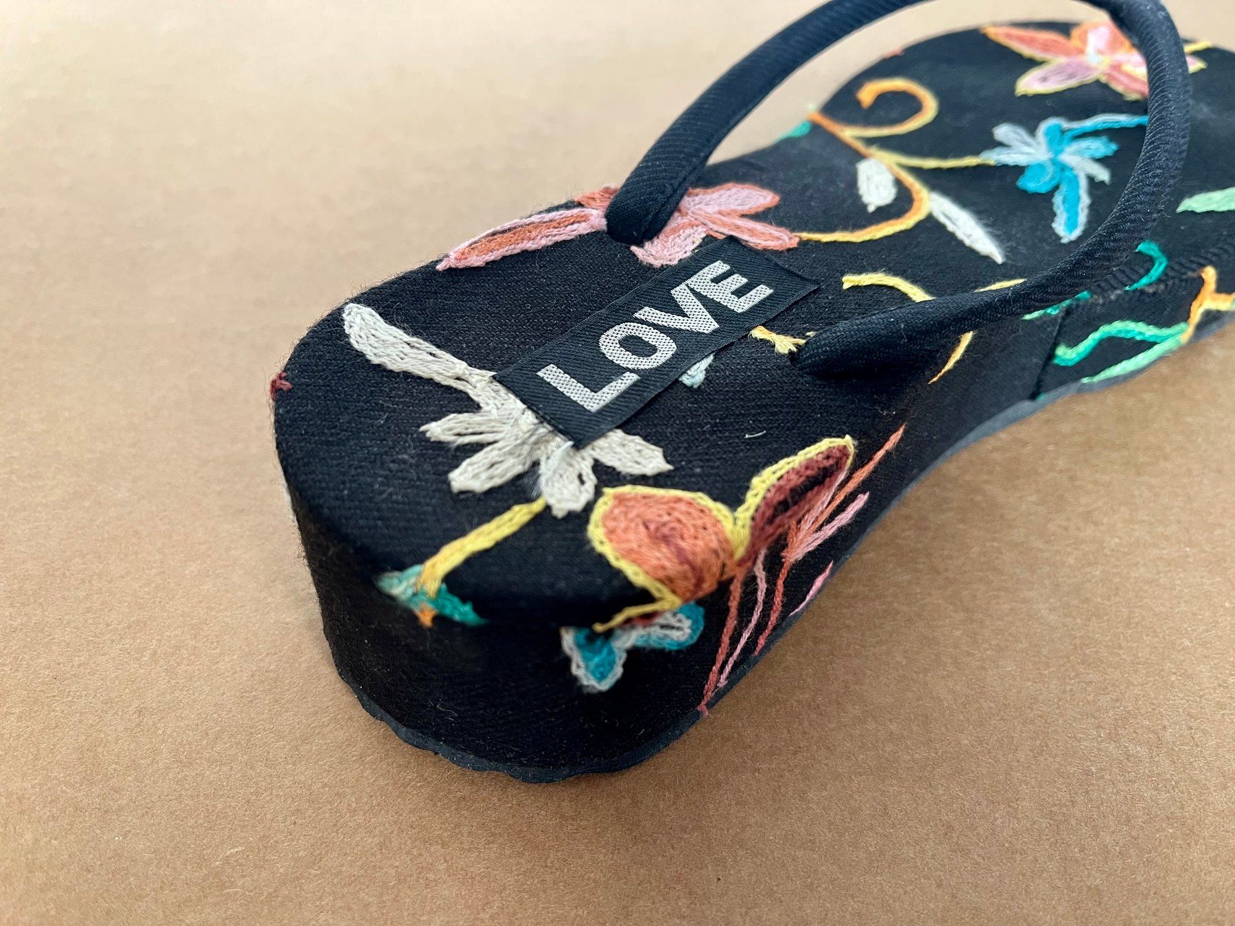 Scarpe da donna: flip flop LOVE – Usato da Bern venduto da Odimarlo 6